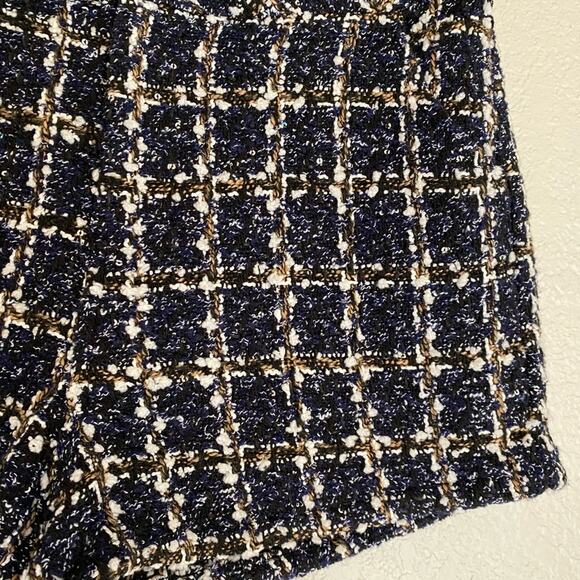 Umgee High waisted Tweed Boucle Shorts small - Picture 2 of 4